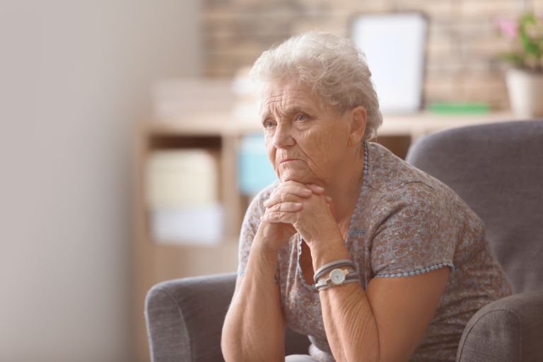 idoso com alzheimer em casa